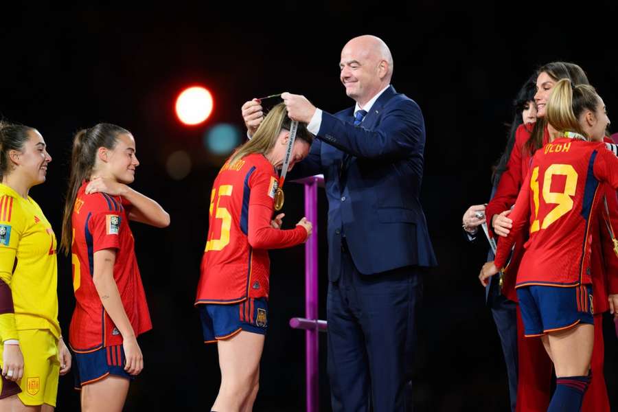 FIFA president Gianni Infantino awarded the Spanish team with their medals and Women's World Cup trophy