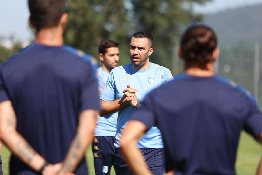 Pablo Villar fala aos jogadores