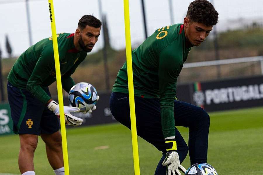 Diogo Pinto com Rui Patrício num treino da Seleção Nacional