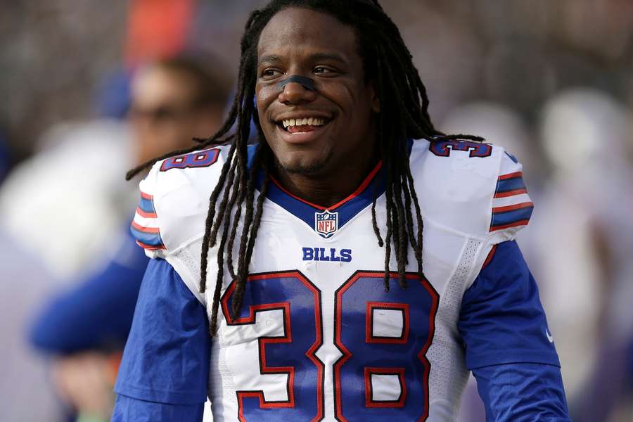 Sergio Brown com o uniforme do Buffalo Bills, uma das franquias por onde atuou durante sua trajetória na NFL