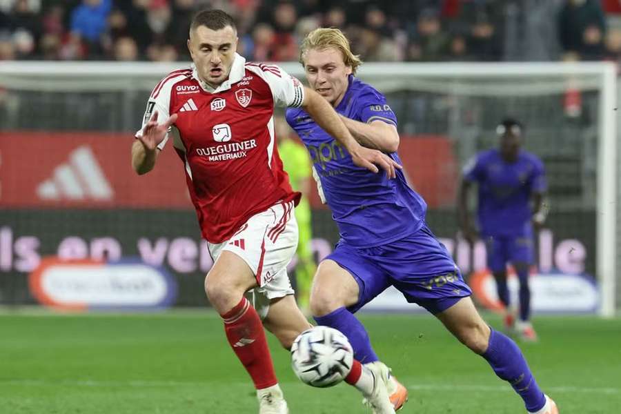 Brest sobreviveu à inferioridade numérica para segurar os três pontos