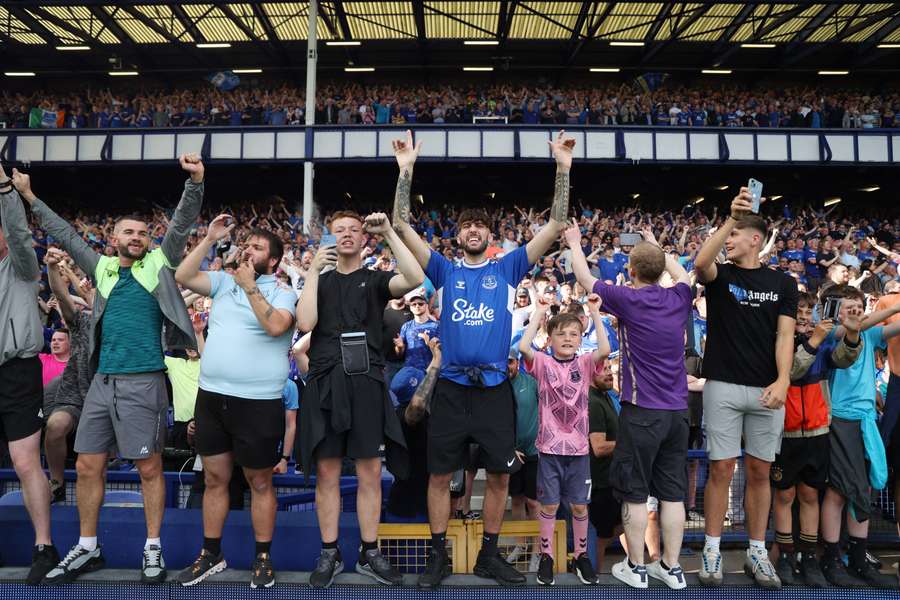 Fanúšikovia Evertonu neustále protestovali proti správnej rade.