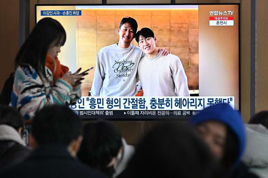 Une télévision coréenne diffusant la photo postée par Son. 