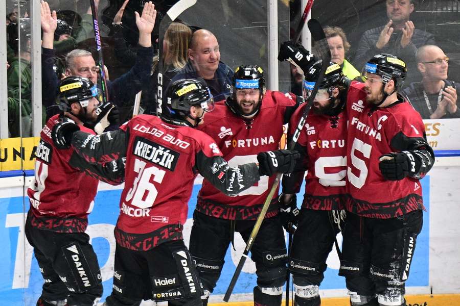 Sparta v šestém semifinále extraligy porazila Pardubice a vyrovnala sérii na 3:3.