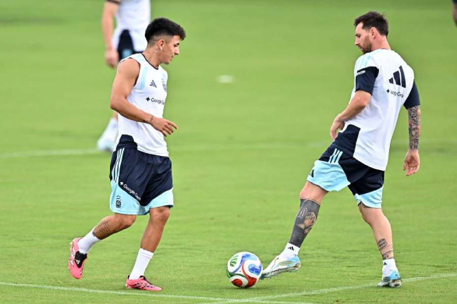 Thiago Almada y Messi Thiago Almada y Messi