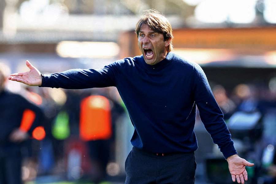 Conte looking angry on the touchline