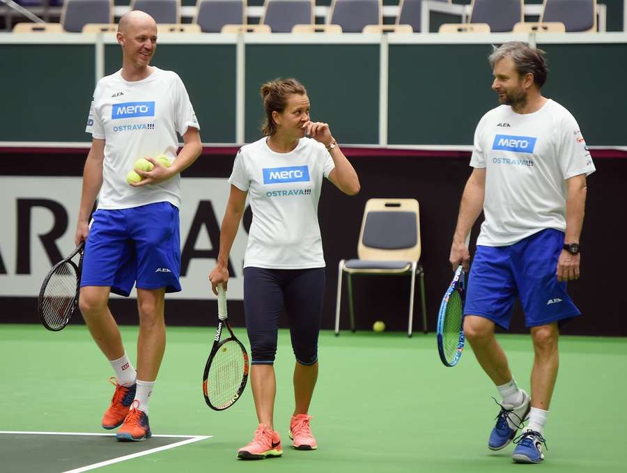 Petr Pála, Barbora Strýcová a David Kunst při tréninku na Fed Cupu.