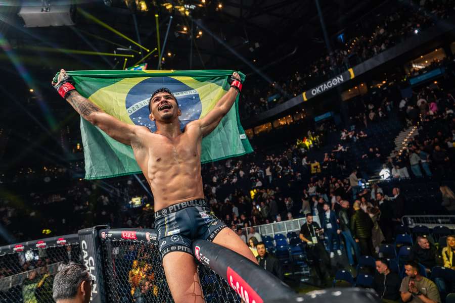 Igor Severino dominou a divisão de peso-galo na Alemanha