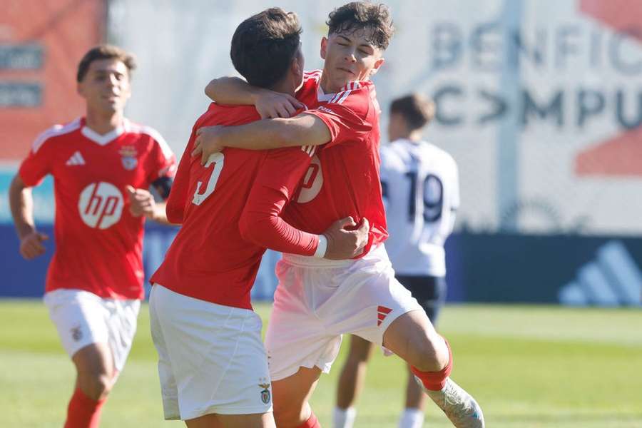Benfica festeja diante do Bolonha