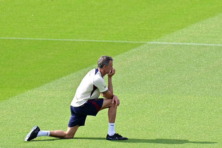Luis Enrique no treino desta sexta-feira do PSG