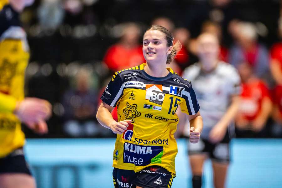 Ikast Håndbolds Emma Friis (15) under Champions League kvindehåndboldkampen mellem Ikast Håndbold og Team Esbjerg