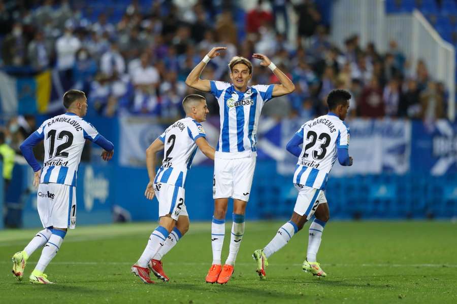 Sergio González celebra un gol del Leganés