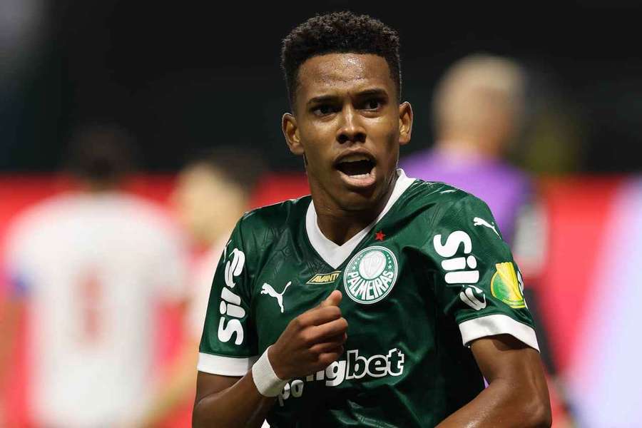 Estêvão fez um golaço na importante vitória do Palmeiras