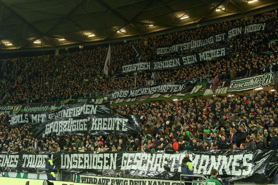 Jogo entre o Hannover e o Greuther Fürth quase foi cancelado devido aos protestos dos adeptos
