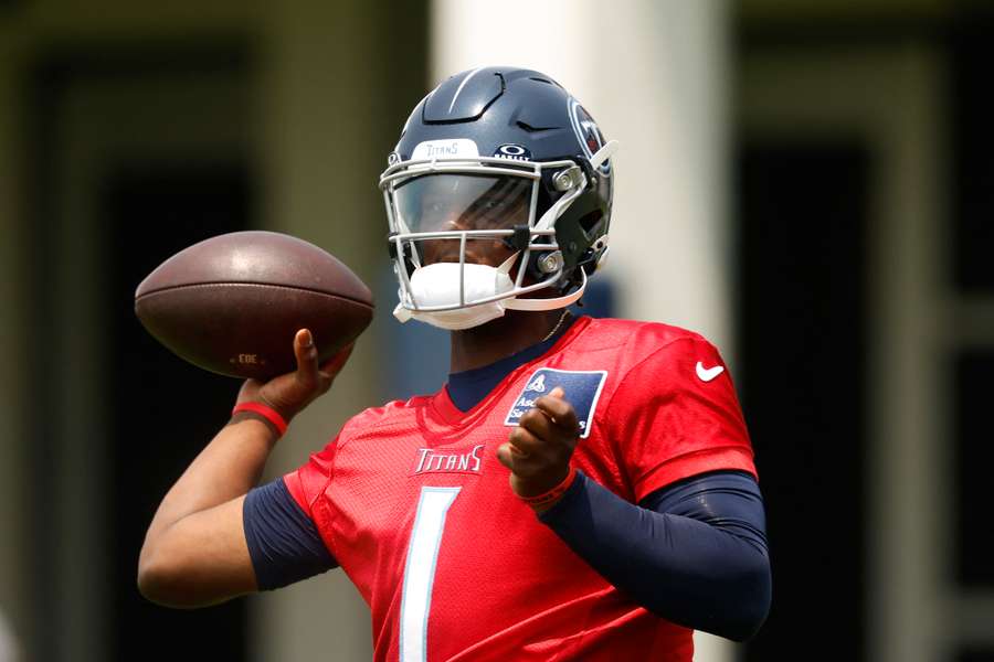 Tennessee Titans QB Cam Ward throws a pass during team practice