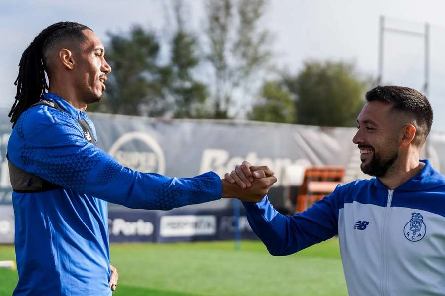 Chris Smalling com Francesco Farioli no treino do FC Porto Chris Smalling com Francesco Farioli no treino do FC Porto