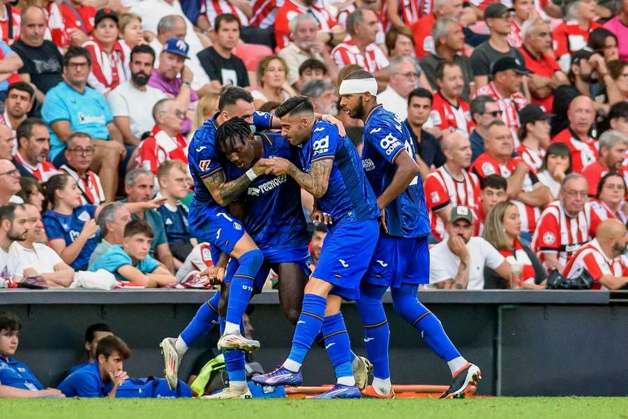 Spelers van Getafe vieren de 1-1