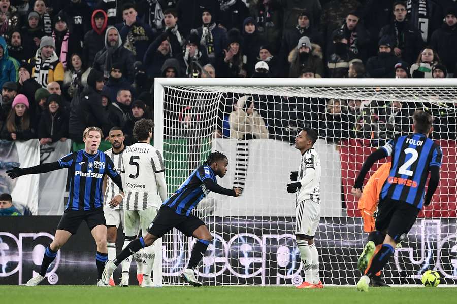 Lookman porta in vantaggio l'Atalanta