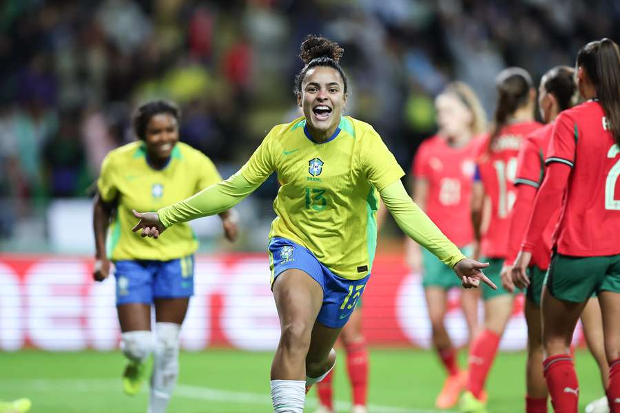 Isabela fez o quarto gol do Brasil contra Portugal
