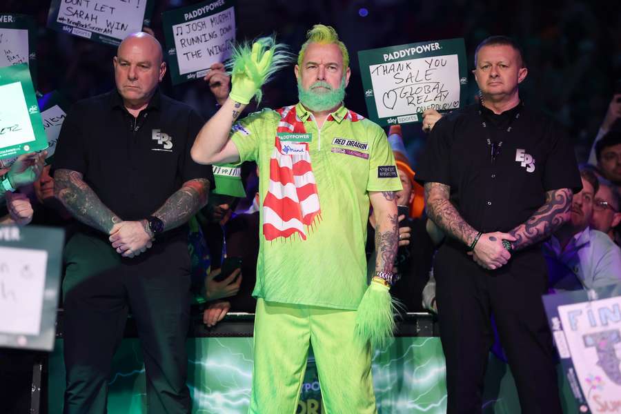 Peter Wright antes do seu jogo do Mundial de Dardos da PDC frente a Noa-Lynn van Leuven Peter Wright antes do seu jogo do Mundial de Dardos da PDC frente a Noa-Lynn van Leuven