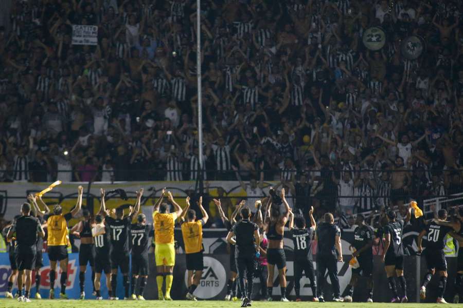 Los jugadores del Botafogo celebran la victoria.