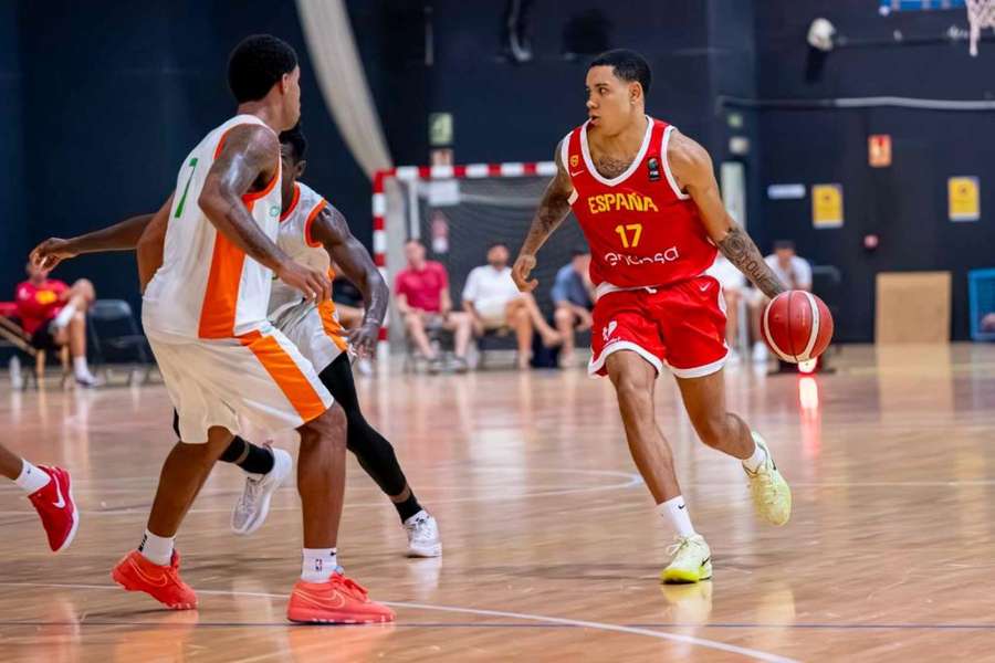 Isaac Nogués, con España B
