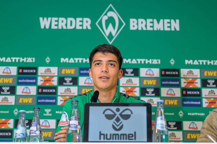 Malatini bei seiner ersten PK für Werder