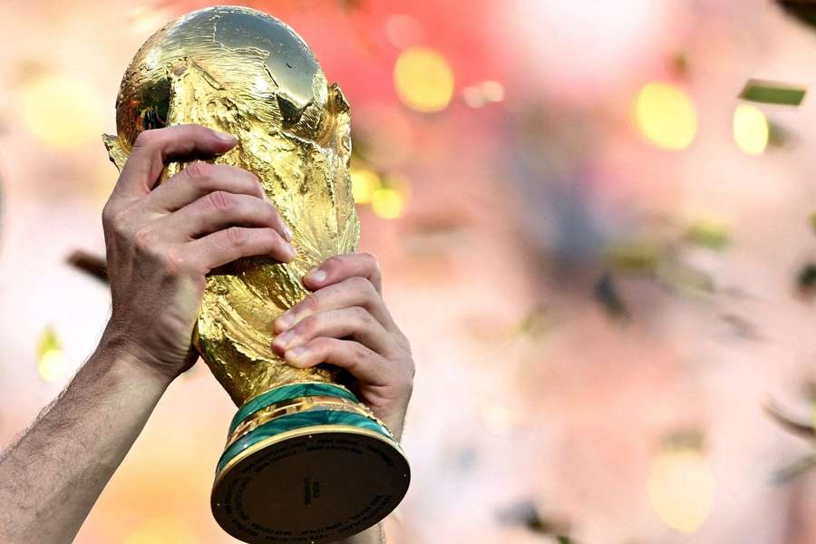 La Copa del Mundo levantada por Aymeric Laporte