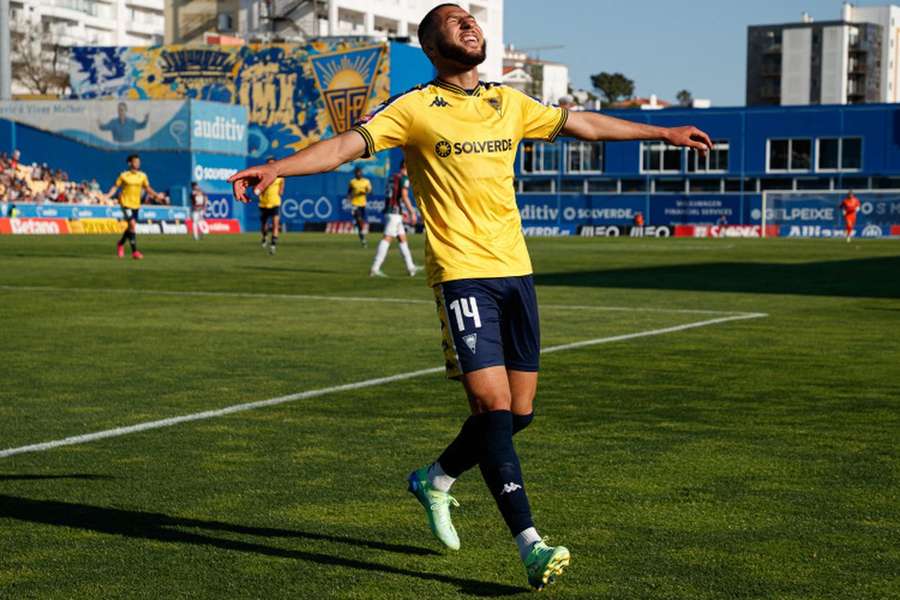 Begraoui fez 11 golos em 35 jogos pelo Estoril