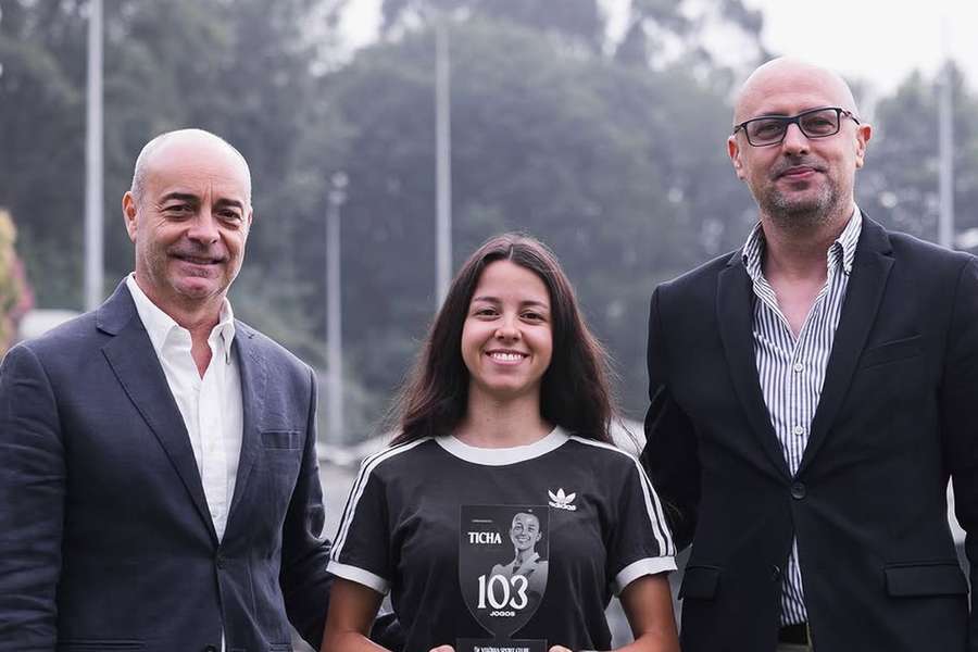 Patrícia Teixeira homenageada pelo clube Patrícia Teixeira homenageada pelo clube