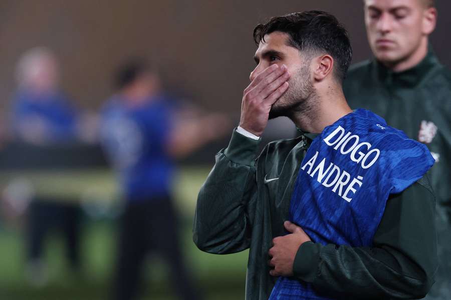 Pedro Neto homenajeó a Diogo Jota y André Silva