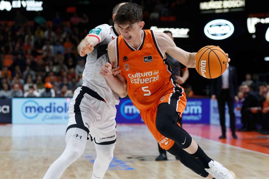 Sergio de Larrea completó un partidazo rozando el triple doble