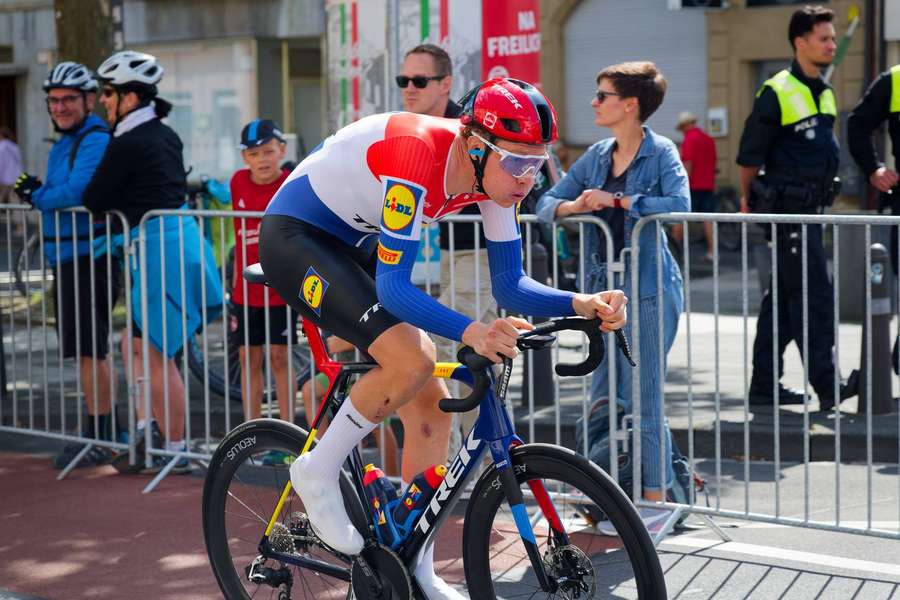 Daan Hoole wygrał wtorkową czasówkę Giro d'Italia, Del Toro pozostaje na czele