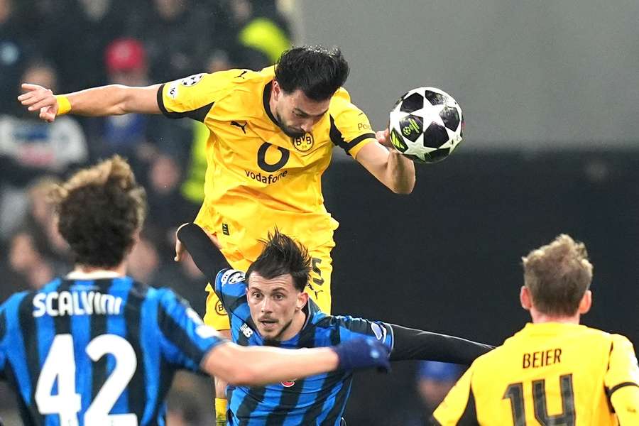 Bensebainis Handspiel besiegelte das frühe CL-Aus vom BVB Bensebainis Handspiel besiegelte das frühe CL-Aus vom BVB