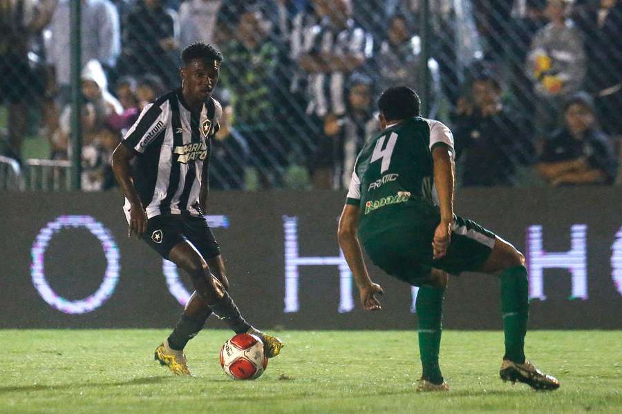 Botafogo parou na chuva e na defesa do Boavista