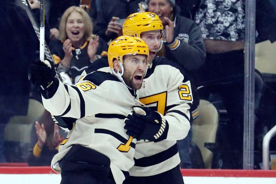 Penguins denied OT win as Devils prevail