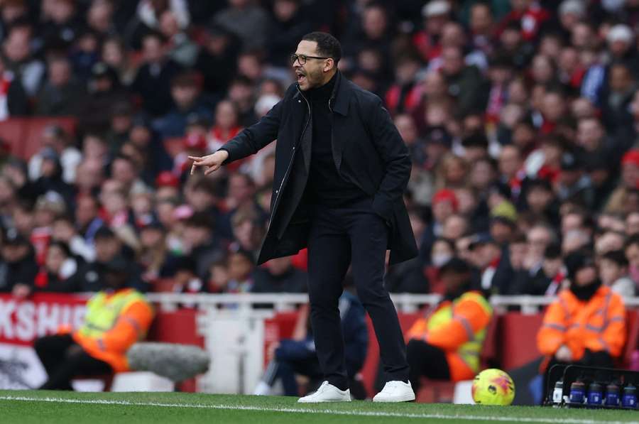 Rosenior watches on as Chelsea face Arsenal