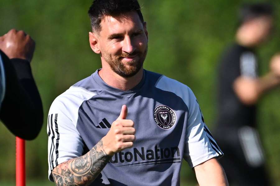 Lionel Messi fez esta terça-feira o primeiro treino, sob o olhar atento de David Beckham