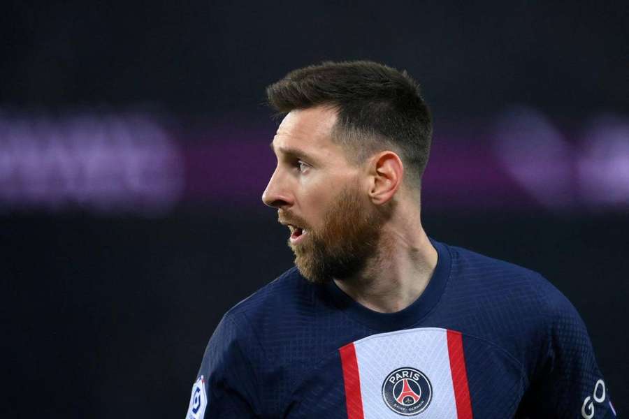 Messi encaminha saída do PSG e pode decidir novo clube na próxima semana