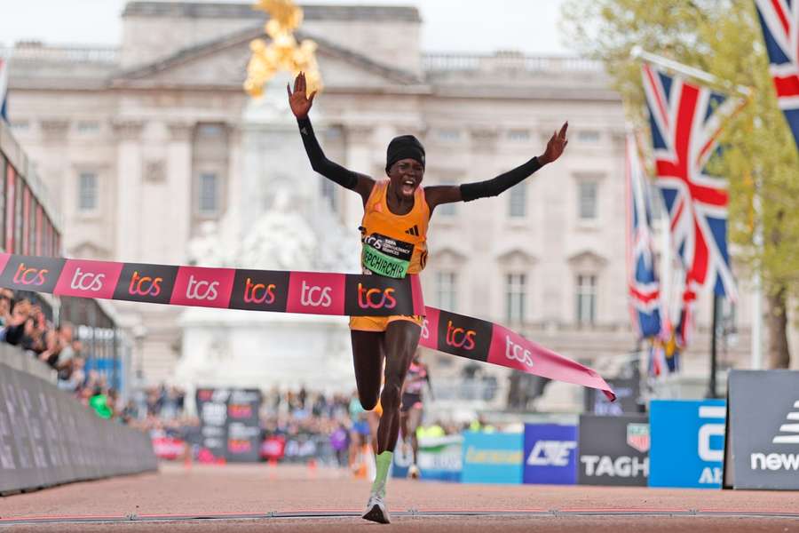 Jepchirchir crosses the finish line in London