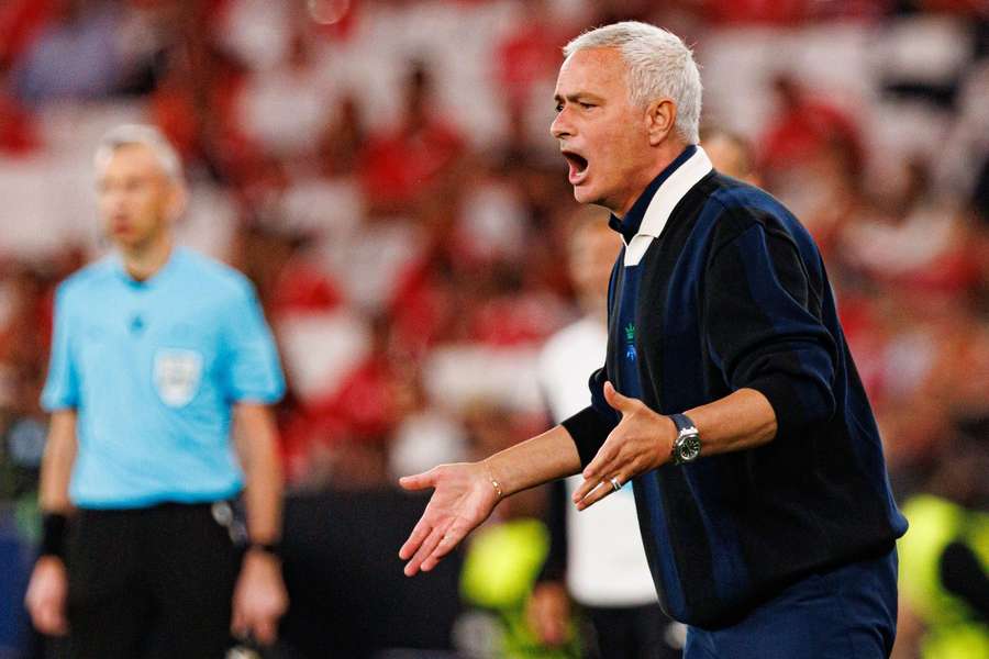 José Mourinho by se mohl stát novým trenérem Benfiky Lisabon.