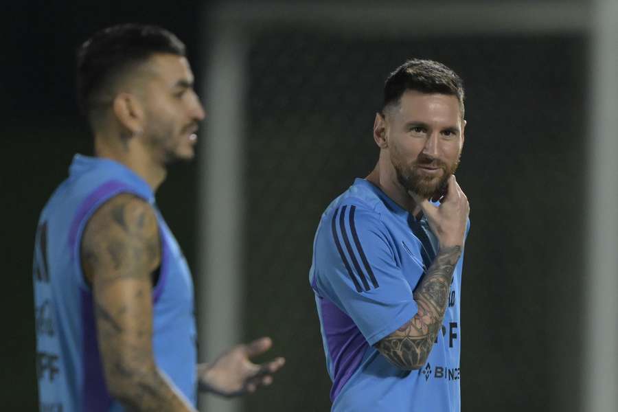 "Messi está em momento brutal, mas não podemos pensar nas semis", diz Dani Alves