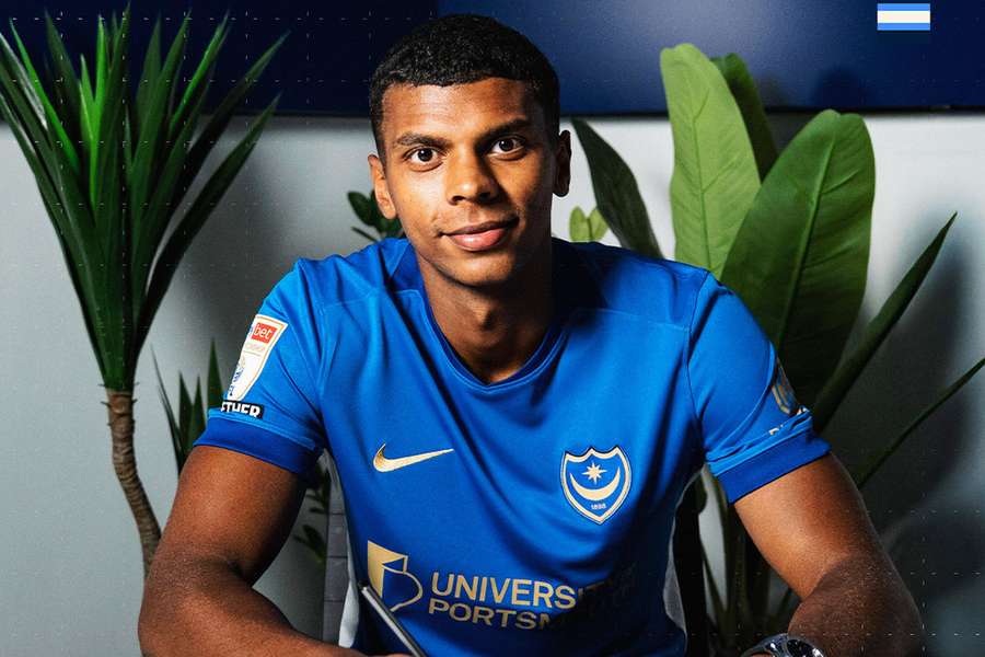 Iyad Mohamed assinou por três época pelo Portsmouth Iyad Mohamed assinou por três época pelo Portsmouth