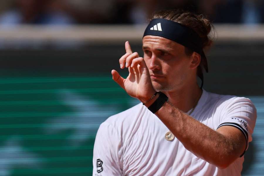Alexander Zverev hat seine Auftakthürde in Paris souverän gemeistert. Alexander Zverev hat seine Auftakthürde in Paris souverän gemeistert.