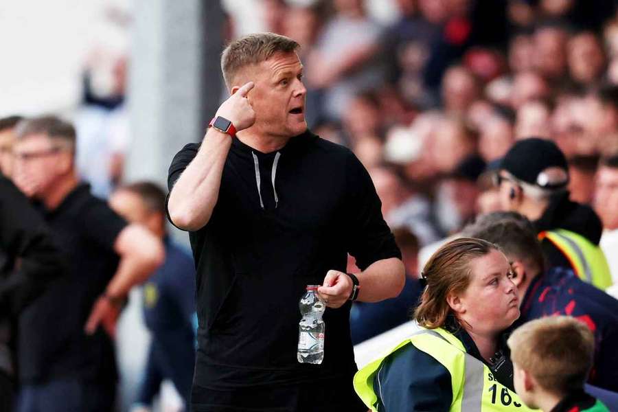 Chelsea hero Duff resigns as Shelbourne manager