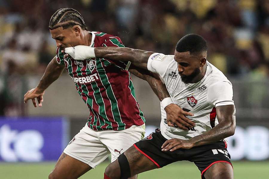 Fluminense e Vitória fizeram jogo movimentado no Maracanã