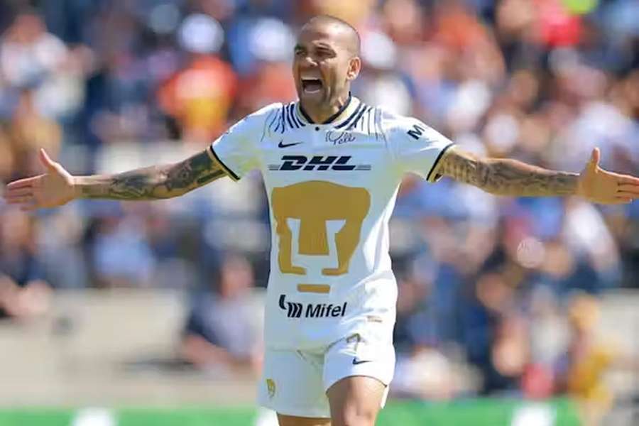 Dani Alves fez 13 jogos pelo Pumas