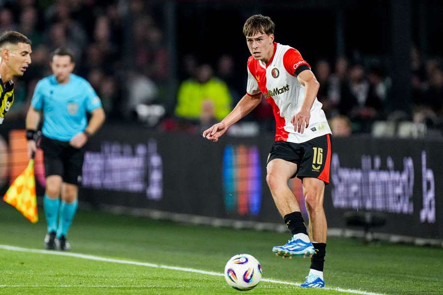 Sauer sa udomácňuje v zostave Feyenoordu. 