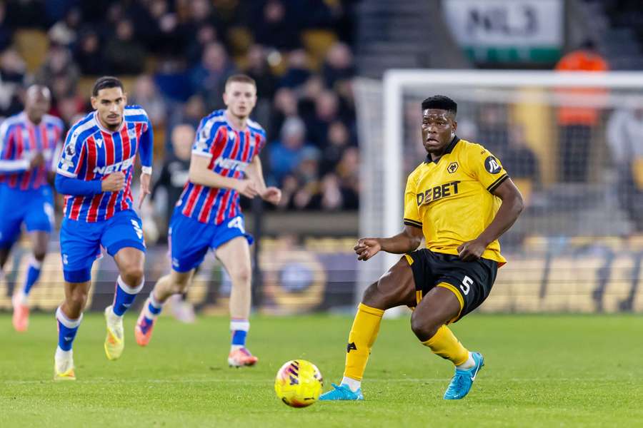 Marshall Munetsi in action for Wolves
