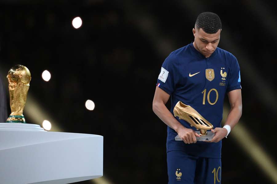 Mbappé logró la Bota de Oro del Mundial con ocho goles.